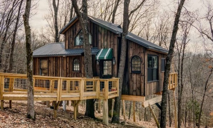 Cape Fair House | Private Treehouse near Branson