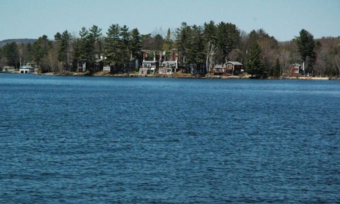 Laconia Cottage | Private, updated waterfront cottage on Winnipesaukee