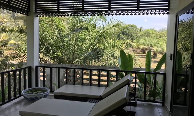 Thai Mueang Villa | Private villa for 4 people - sea view - swimming pool - all comfort - ocean front