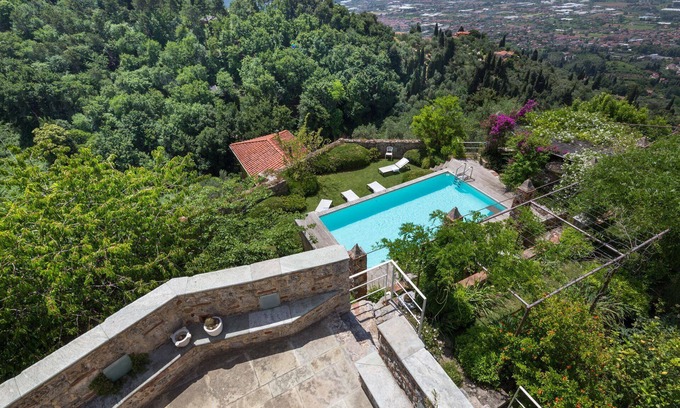 Monteggiori Villa | Private Villa with WIFI, A/C, private pool, TV, terrace, panoramic view, parking, close to Viareggio