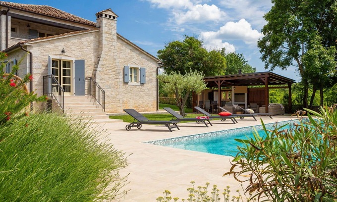 Mofardini House | Private Villa with WIFI, A/C, private pool, TV, terrace, pets allowed, panoramic view, parking