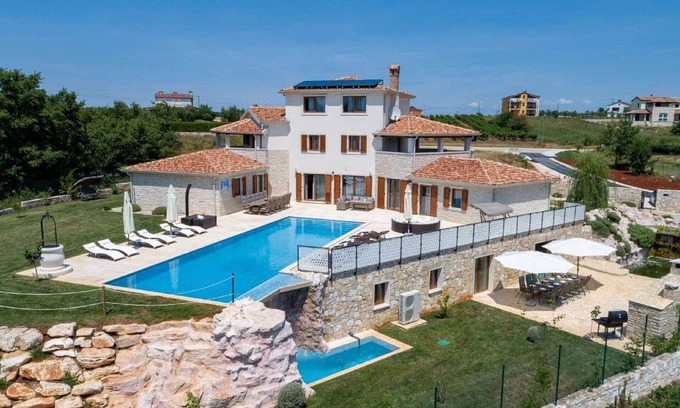 Nova Vas Villa | Private Villa with WIFI, private pool, A/C, hot tub, TV, terrace, pets allowed, panoramic view