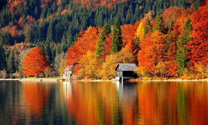 Hampstead Cottage | Private Water Front Home on Sunset Lake, Private Beach, Boating & Swimming