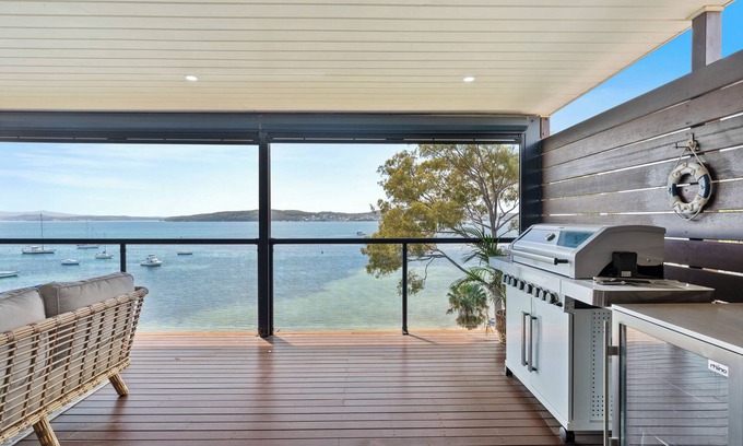 Marks Point House | Private Waterfront 4 Bedroom Home with Jacuzzi. Close to Beach and Cafes.