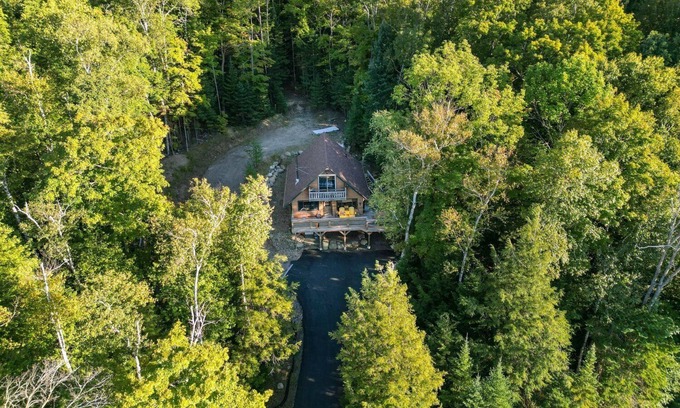 Lake of Bays Cottage | Private Waterfront cottage surrounded by mature trees & breathtaking views