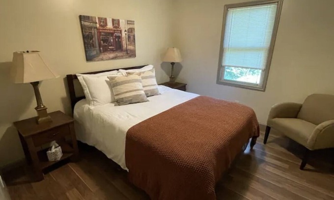 Central Apartment | Private Wooded Cottage 2 Bed/1 Bath