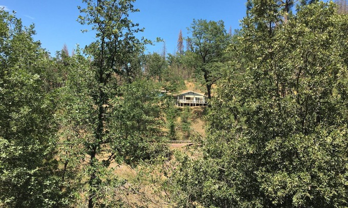 Mariposa House | Private Yosemite County home. On 40 Acres!