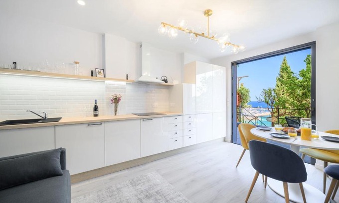 Cap d'Ail Apartment | Proche Monaco, vue mer, accès plage et jardin privatif