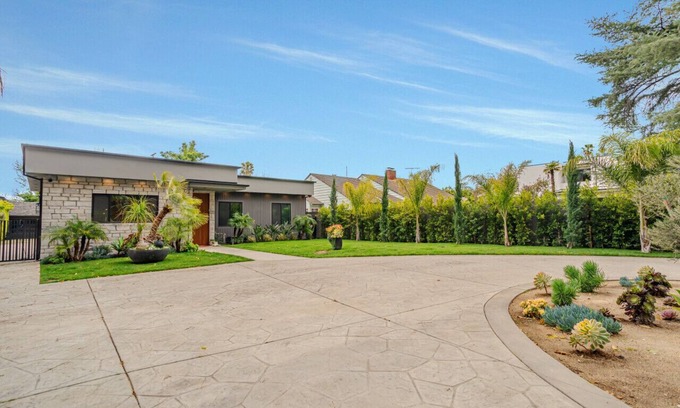 Sherman Oaks House | Production and Events only Modern luxury house with pool