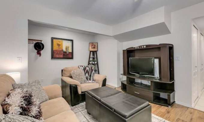 Cloverdale House | Professional, Bright, Cozy & Homey Spacious - 1 BD Guest suite