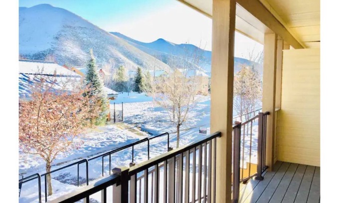 Hailey House | Professionally designed mountain live/work retreat. 3BR/2.5BA w/attached garage