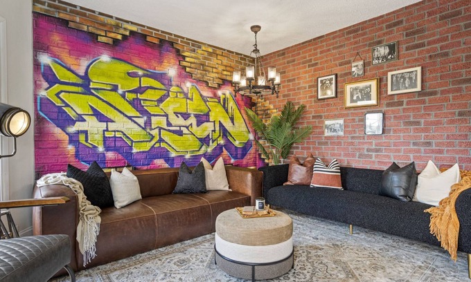 East Kootenay Apartment | Prohibition | Heritage Suite |Sleeps 10 | Downtown