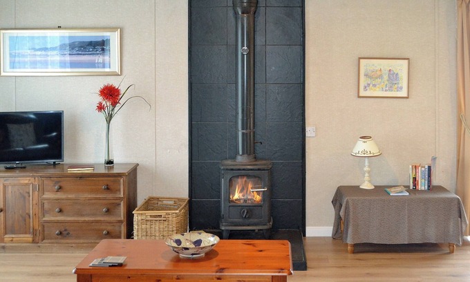 Dornoch Cottage | Proncy Farm Chalet is located on a working farm three miles from Dornoch.