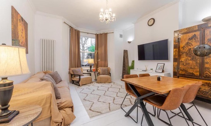 Hammersmith Broadway Apartment | property discarded