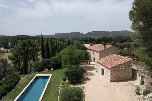 Les Baux-de-Provence Villa | property in les baux de provence, private pool, magnificent view, ideal for 10 people in the alpilles.