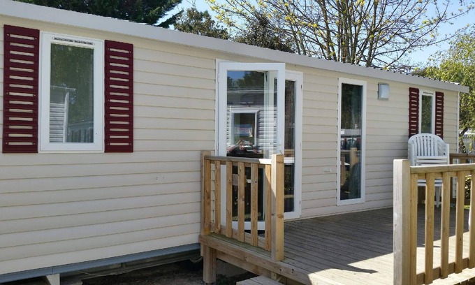 Saint-Jean-de-Monts Resort | Property In A Holiday Village "Mobil-Home 3 Chambres 8p F110" with Private Terraces