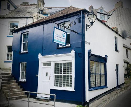 West Looe Apartment | "PROSPECT HOUSE" - TWO PRIVATE APARTMENTS in this 17th CENTURY COTTAGE - Apartment 2 has a KIDS CABIN BUNK ROOM - Book both apartments for ONE LARGE HOUSE with Connecting Door In Lobby - PUBLIC PARKING OUTSIDE