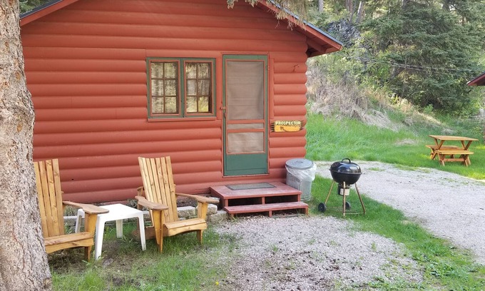 Cheyenne Crossing Cabin | Prospector Cabin By Spearfish Creek