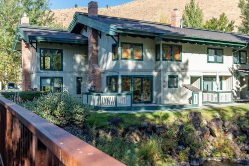 Warm Springs House | Prospector Condo 158