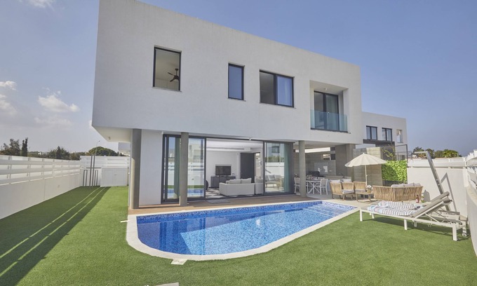 Pernera Cottage | Protaras Almaria Villa ALM08 - a villa that sleeps 6 guests in 3 bedrooms