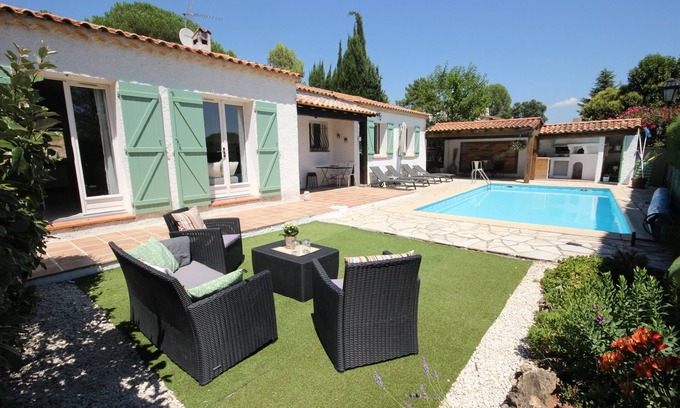 La Bouverie Villa | Provencal villa with heated pool in beautiful surrondings, close to the beaches