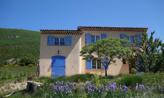 Entrepierres House | Provencal house with pool