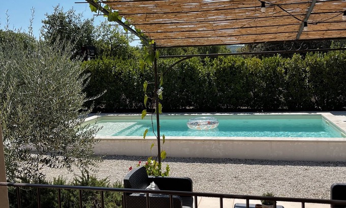 Saint-Didier House | Provencal house with heated pool and garden - sleeps 6