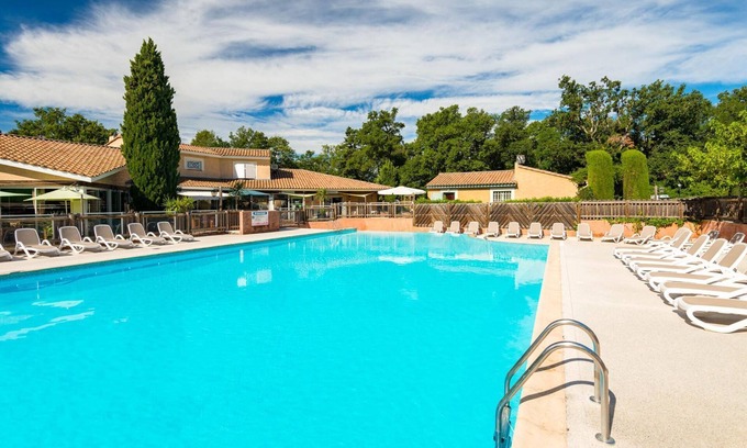 Gaujac House | Provencal-style maisonette with communal pool