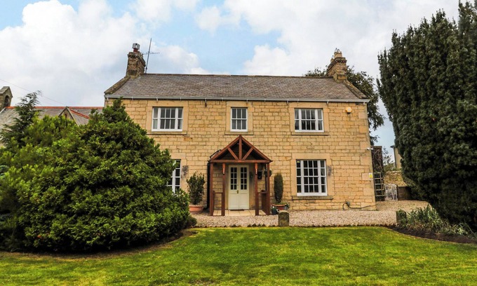 Prudhoe Cottage | PRUDHOE COTTAGE, pet friendly, character holiday cottage in Prudhoe