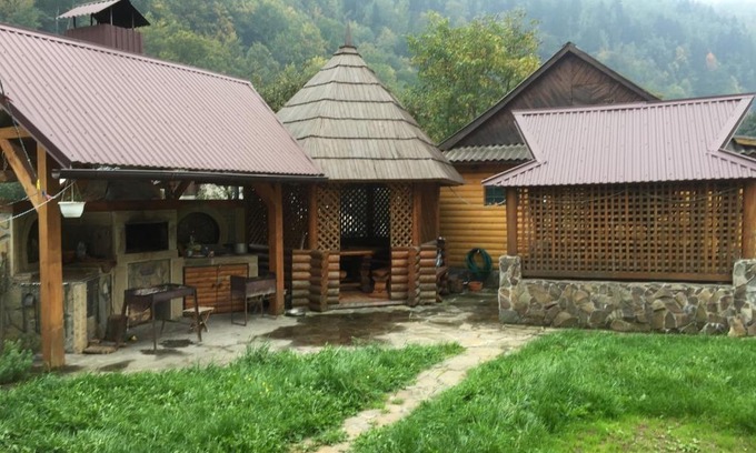Yaremche Cabin | Pryvatna sadyba Svitanok
