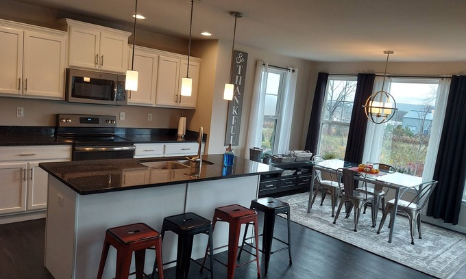 Bellefonte House | PSU-WE ARE 7 miles away. Free Breakfast, Home Gym & Ping Pong