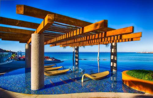 La Paz Villa | Puerta Cortes Lux 3BR 3ba Villa with view includes beach club & Golf cart