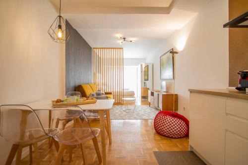 Atocha Apartment | Puerta de Atocha - Acogedor estudio para 4 con piscina