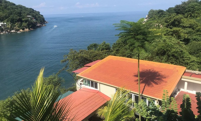 Boca de Tomatlan Apartment | Puerto Vallarta Family Vacation Home, Beach Frontage