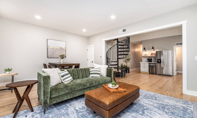 Galena Apartment | Pumpkin Spice & City Lights @ Gazette Suites On Main-Walk 2 Dining & Shopping