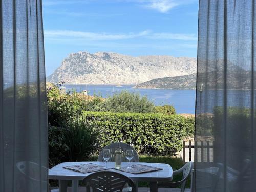Capo Coda Cavallo Apartment | Punta Est Giardino e Vista Mare