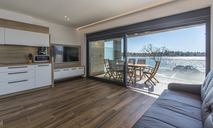 Lovrecica Apartment | Punta Mulino apartment A1 by the sea