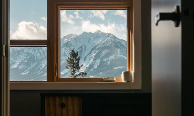 Golden Cabin | Pur Lodging Mountain Cabin (1)