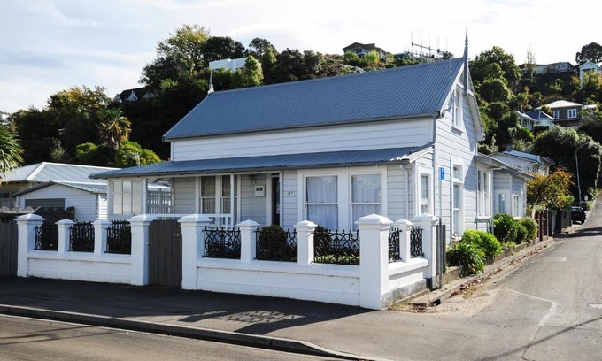 Napier House | Puriri Downtown Villa - Napier Holiday Home