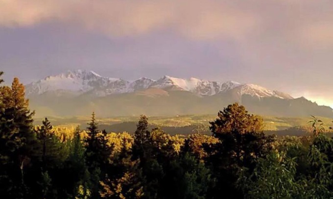 Woodland Park Ski Chalet | Purple Mountain Chalet - Hot Tub! - Views! - Playground! - Gameroom!