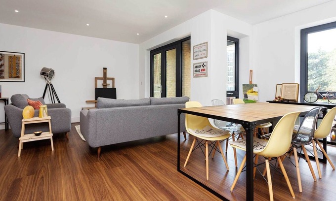 Putney Apartment | Putney Heath, by Veeve