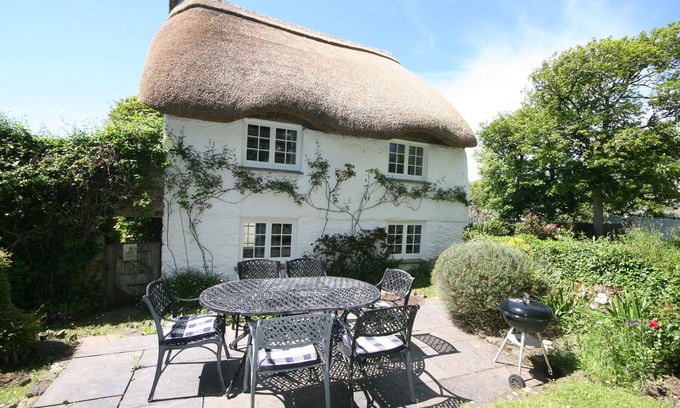 Putsborough Cottage | Putsborough Manor Cottage (4 + Cot) Dogs Tennis Beach Jacuzzi Smart TV wifi