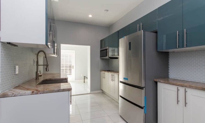 Spruce Hill Apartment | Pvt. Patio. Walk to Penn. Free Park. 12-15 people