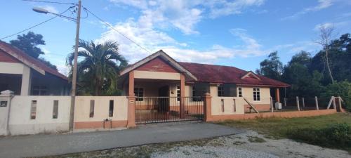 Kampung Gong Datok House | Q's HOMESTAY UNISZA