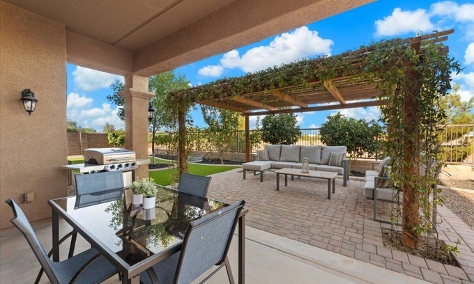 Will Rogers Equestrian Ranch House | QC Villa: A spacious 2-Story Home in Queen Creek