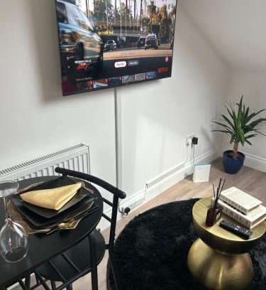 Brixton Apartment | Qties Luxury Home
