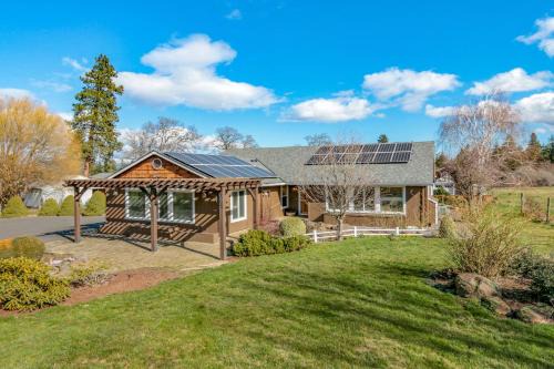 Hood River House | Quail On Sunset home