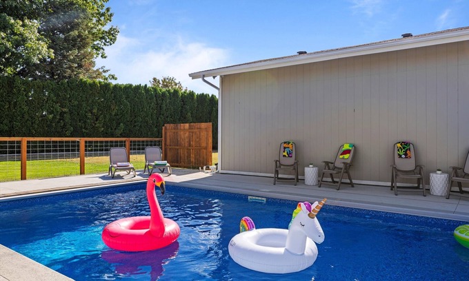 College Place House | Quail Ridge - Views, Pool and Hot tub