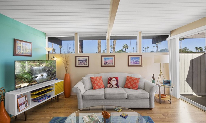Twin Palms Condo | Quaint 1/1 Upstairs Ocotillo Condo in South Palm Springs