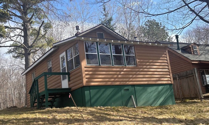 Hayward Cabin | Quaint 2 bedroom cabin on quiet Moose Lake.